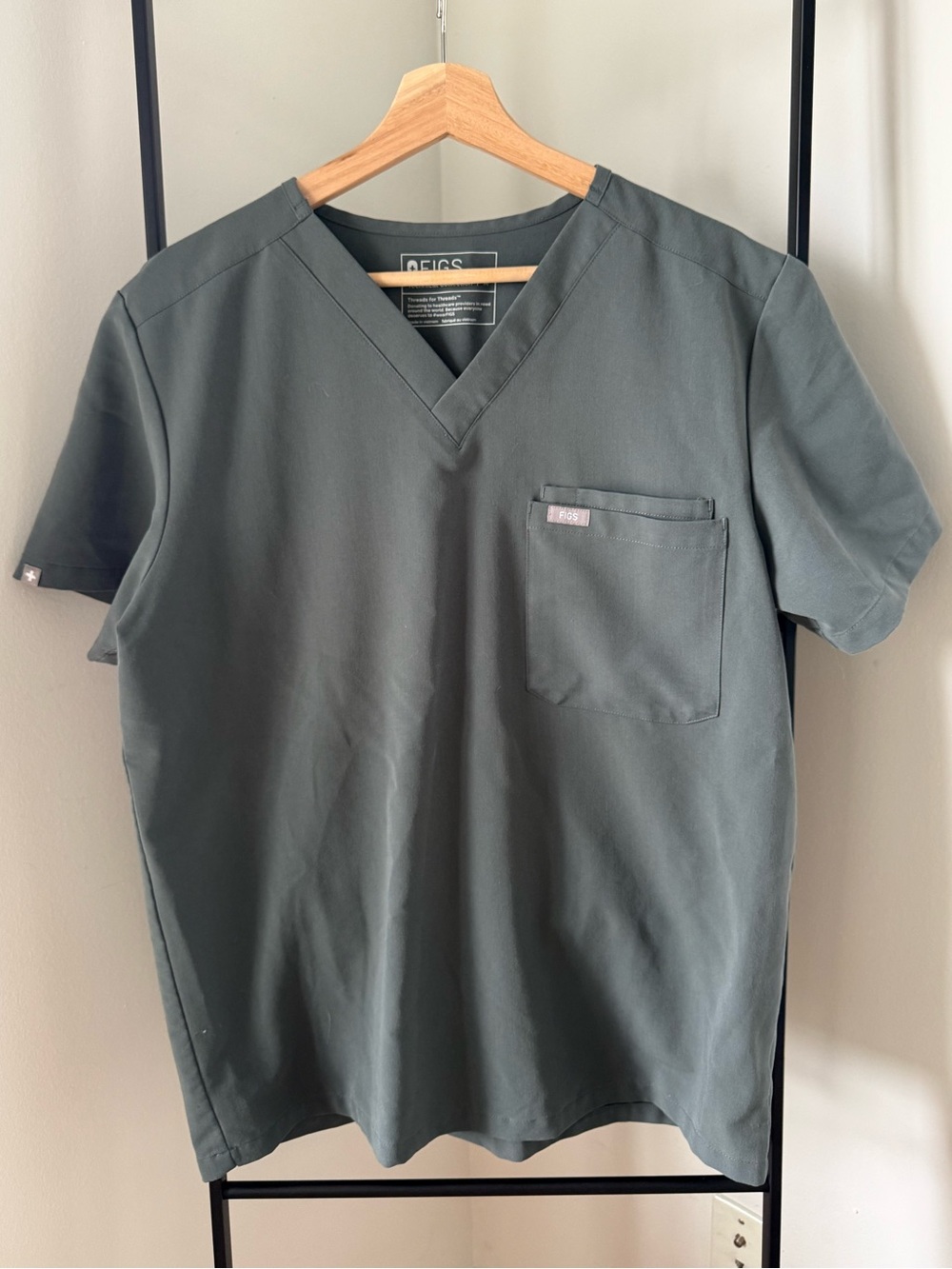 FIGS Gray V-Neck Scrub Top, size M